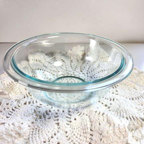 Pyrex Bowl Blue Tint 1 Quart Tempered Glass Bowl Dish 950 ml Microwave Safe - Picture 1 of 7